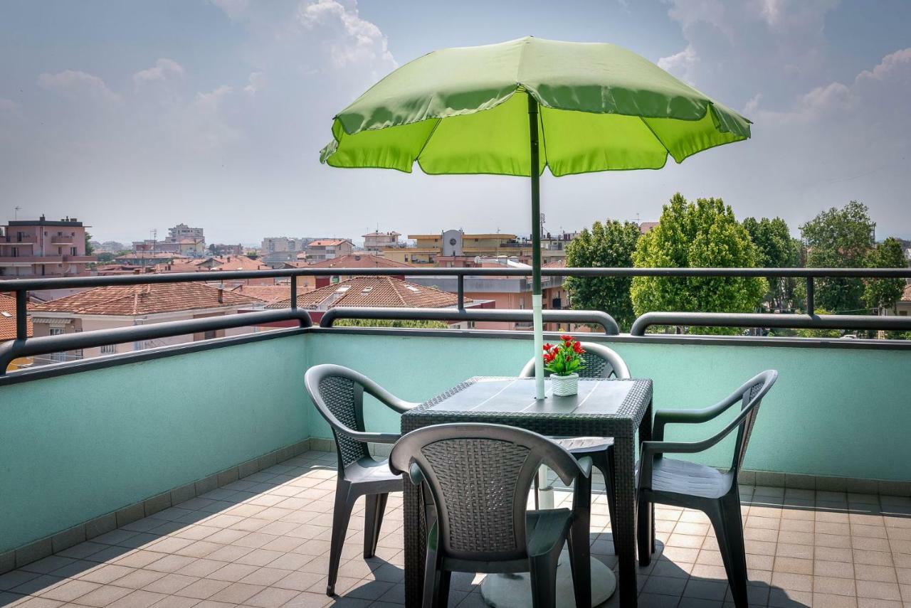 Residence Acqua Suite Marina Rimini Esterno foto