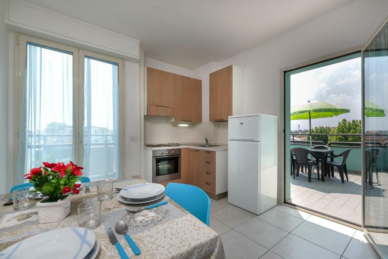 Residence Acqua Suite Marina Rimini Esterno foto